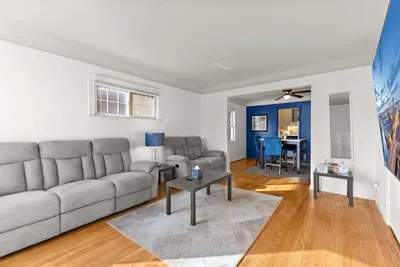 Image de 2br Detroit Getaway – 1 Block from Joe Louis Greenway and 5 Miles to Downtown