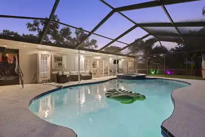 Image de Crystal Palms | Pool, Hot Tub, Game Room