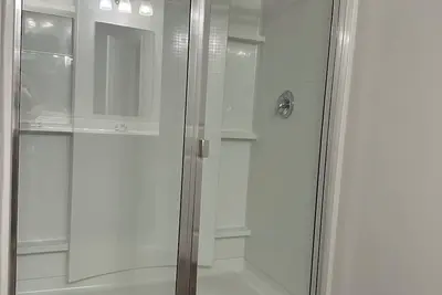 Image de Room with private bathroom for rent for long periods.