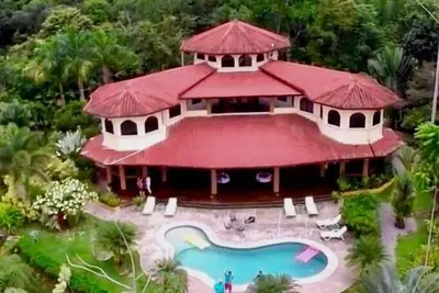 Image de Spectacular 3br Jungle Villa Mountains Waterfalls & Toucans \n20 min to the ocean