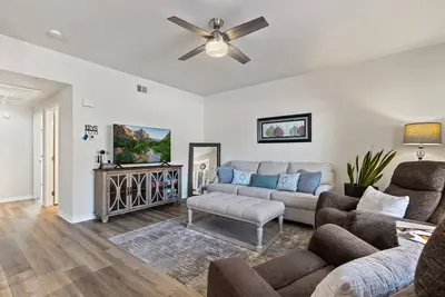 Image de Renovated Peaceful Retreat Condo - J & Amy 992562