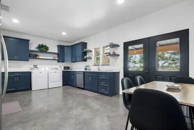 Image de Welcome to the \"Graham Cracker\"! Enjoy your lake front stay at Lake Graham!