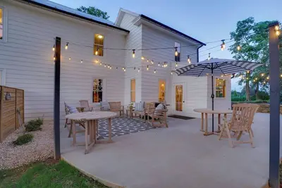 Image de 5 Bed Room with Hot tub, Fire pit & Pickle Ball Court