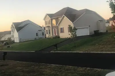 Image de Spacious 4-bedroom building with Ac, fitness room in charming New Windsor