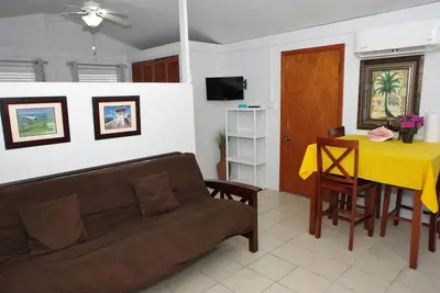 Image de Screaming Reels Guest House Grand Turk\nAmazing bungalow with Ac in Cockburn Town