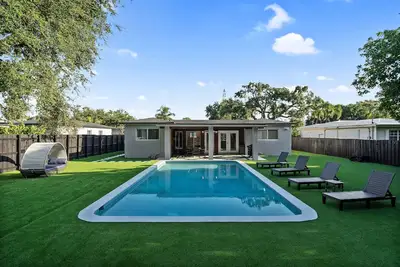 Image de Tropical 4br Villa with Pool, Bbq & Mini Golf Fun