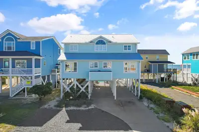 Image de \"Pelican's Flight\" 5 Bedrooms, 4. 5 Bathrooms, Oceanfront, w/ Private Pool