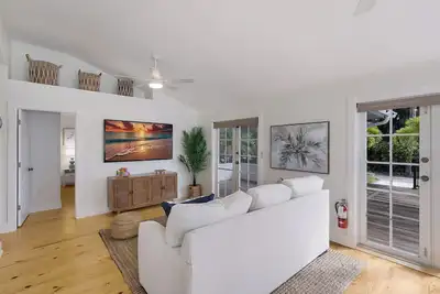 Image de Stay at Pine Key- A Cozy Beach Cottage Retreat!