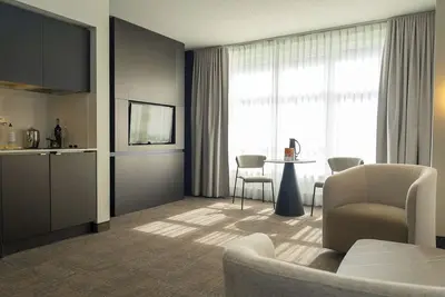 Image de Your Modern Sanctuary Near Landscaped Gardens in Old Montreal - 2 Units!