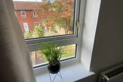 Image de 5 mins walk to the riverside and town/ restaurants/castle/showground 5 min drive