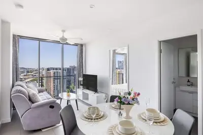 Image de Modern 2br Apt City Views & Resort-Style Living