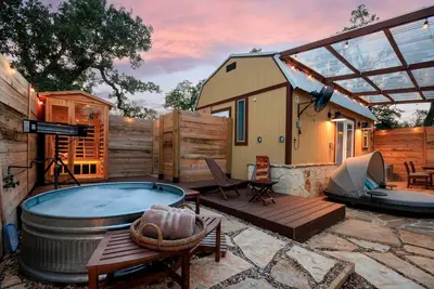 Image de A+ Privacy | Romantic Lux | Sauna | Hot/Cold Pool in Texas