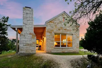 Image de Beautiful Pet-Friendly Cottage with Outdoor Fireplace for a Wonderful Escape in Nature near Austin, Texas