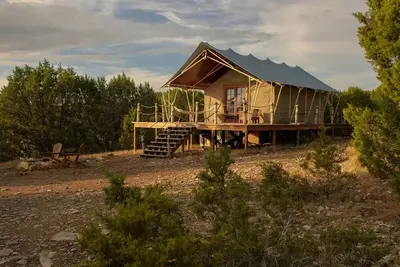 Image de Safari Style Glamping Experience in the Heart of Texas Hill Country, Perfect for Animal Lovers