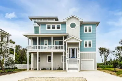 Image de Beautiful Modern Beach House for Large Family Vacations with Incredible Views for an Unforgettable Coastal Getaway in Corolla, North Carolina