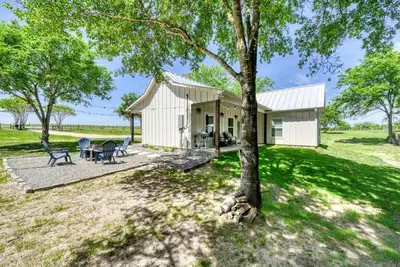 Image de Cozy Chic Cabin with Fire Pit, Bbq and Countryside Views in Texas