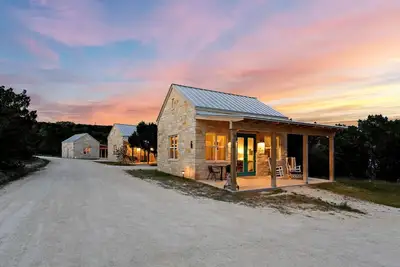 Image de Private Romantic Cottage for an Unforgettable Couples Retreat to Texas Hill Country near Dripping Springs, Texas