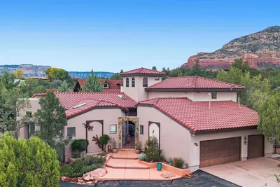 Image de Sedona Vista Trails: Luxury 4-bedroom home with stunning red rock views.