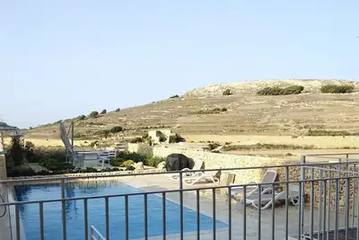 Image de 3-bedroom apartment in Għarb with stunning Views and hotel amenities