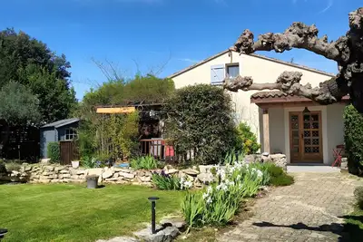 Image de Les althéas - gîte en ardèche méridionale