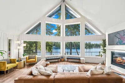 Image de Lakefront Luxury • Hot Tub + Dock Retreat