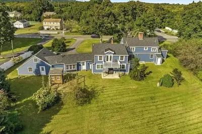 Image de Amazing 4 bedroom home in the coastal beautiful town of Marshfield Massachusetts
