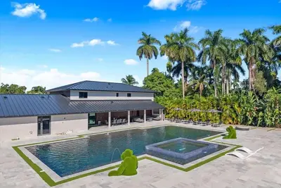 Image de Luxury 6br Estate w/ Heated Pool & Huge Parking