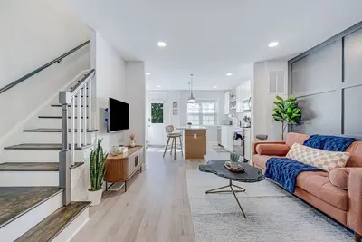 Image de 5min Walk to Metro, Level 2 Ev Charger, King Beds, Smart TVs