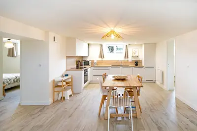 Image de Logement de vacances 'Logement De Vacances Proche Océan' avec vue sur mer, terrasse privée et Wi-Fi
