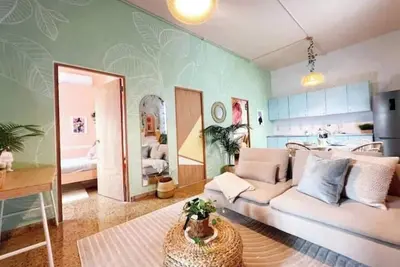 Image de Prime Location! 2br Spacious Home - Walk to Beach!