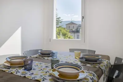 Image de Elegant apartment of 65 sqm, for 4 people, located on the third floor of a building with an elevator (Not suitable to disabled guests - 4 steps). The property is located in the heart of Belluno's historic center, in a panoramic position offering views of