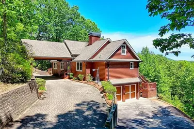 Image de Cabin in Cleveland w/ Mtn Views+Hot tub+Fire pit+Daybed Swing+Library