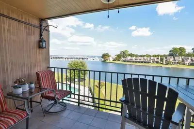 Image de Amazing Lakefront Views! Quiet waterfront retreat.