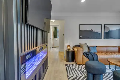 Image de Newly Renovated 4 Bd/3 Ba Birmingham Home Hot Tub