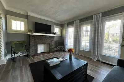 Image de Mid-Century Tudor in Quiet Detroit Neighborhood