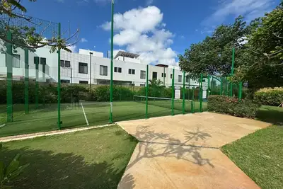 Image de Bright 3-Level Condo w/ Ac, Rooftop Soaking Tub, Pool & Family Amenities