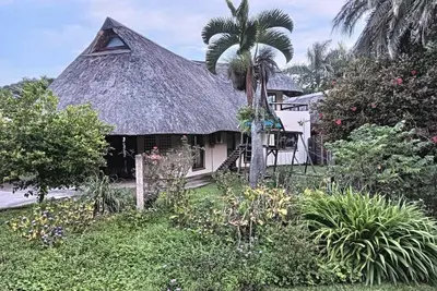 Image de 3-bedroom bungalow in enchanting Pennington with space space aand more space.