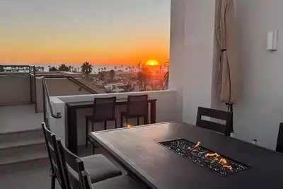 Image de Coastal Condo Mid-Term Rental w/ Roof-top Ocean, City, Mountain View Patio
