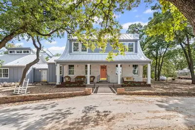 Image de Modern Austin Pool House | Hot Tub, Sauna, Gym & Rv | Pet-Friendly Southwest Gem