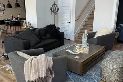 Image de Comfortable Retreat Seven Minutes From F1 & Cota