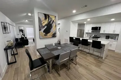 Image de Beautiful, Stunning Home
