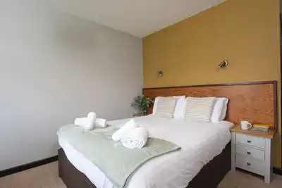 Image de Tricky's at Tolgus Inn, Redruth - King Room - Pet Friendly - Free WiFi & Parking