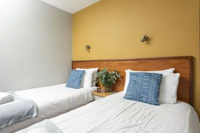 Image de Tolgus Twin Room - 16 -  a hotel room that sleeps 2 guests  in 1 bedroom