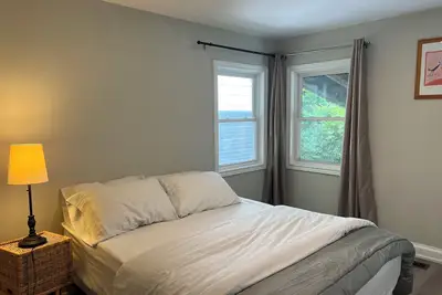 Image de Cozy and Cheerful 2 bedroom home