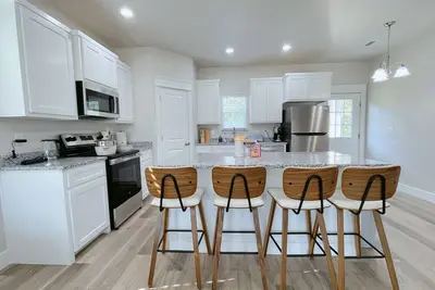 Image de 10 min to Casino, 2b/1b cozy new home in 2025