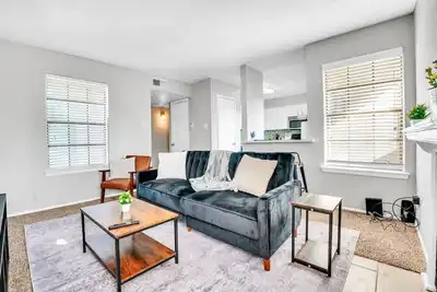 Image de Brand New Studio · 1 Bath · Gym Access 2104