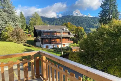 Image de L'appartement se trouve dans une petite résidence de 3 étages et est idéalement situé dans un quarti