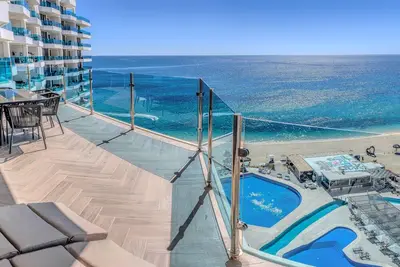 Image de Esmeralda Beach Resort 3 Bedrooms Condo C 1002