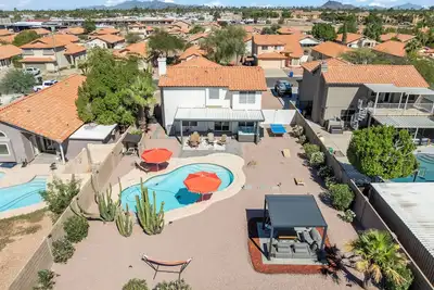 Image de Family-Friendly Oasis : Heated Pool • Hot Tub • Fire Pit • Games • Coffee Bar