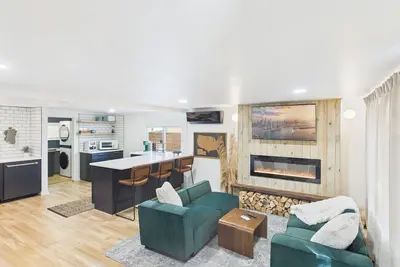 Image de Your Pet Called, They Want You to Book This Yard